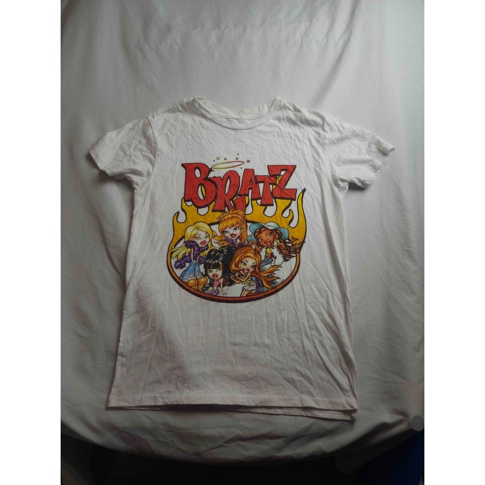 Bratz Flame Shirt Womens‎ M White Nostalgic Streetwear Doll Cartoons Kidcore Y2K